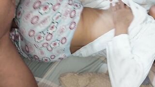 Follo a mi HERMANASTRA sin quitarle la pijama