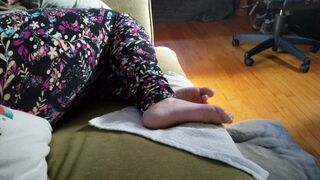 Ignore Footjob During the time that That babe Plays Her Game