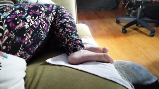 Ignore Footjob During the time that That babe Plays Her Game