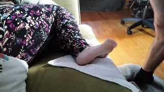 Ignore Footjob During the time that That babe Plays Her Game