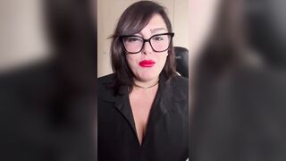 La prof Laura ti insegna il napoletano e l’inglese a modo suo