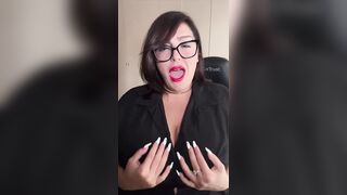 La prof Laura ti insegna il napoletano e l’inglese a modo suo