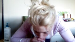 Hotwife Blond oral enjoyment