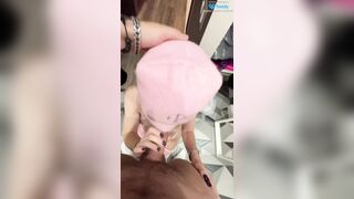 Она сделала глубокий горловой слоновый минет моему большому члену, а я кончил ей на лицо