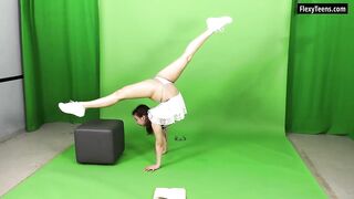 Talented undressed gymnast Kim Nadara widening legs