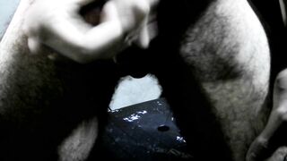 Este mundo es vacio pero el autoplacer me aleja de algo peor, yo mismo y me alejo del mundo distante