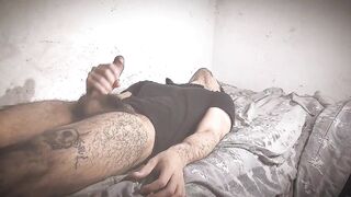 Buscando en mente mi librería de pictures de modelos para hacer mi performance artistica con mi pincel