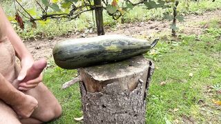 Ich ficke meine riesige Halloween-Zucchini und komme darauf