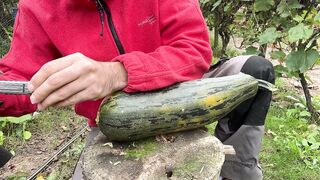 Ich ficke meine riesige Halloween-Zucchini und komme darauf