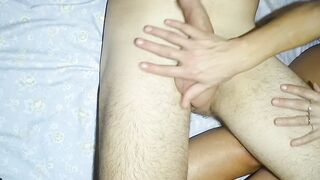 wife tugjob and play with his nuts, untill this guy cum at her hands