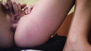 Ogromny mokry orgazm nastolatki