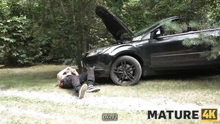 MATURE4K. Sexy Texas Patti knows how to turn on dudes in public