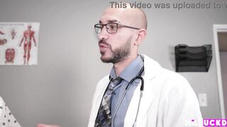 OB/GYN bangs patient to get her preggo