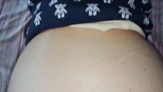 guardate come il bastardo mi sfonda senza pietà e alla worthy si sega gardandomi il culo e poi viene