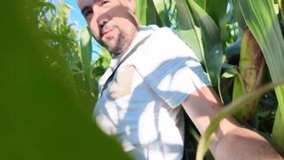 Remplis moi comme si j'étais une cochonne dans un champ de maïs