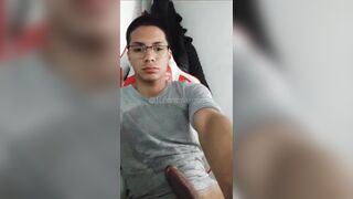 Streamer masturbandose despues de transmitir en vivo