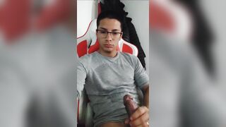 Streamer masturbandose despues de transmitir en vivo