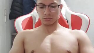 Joven Guapo grabando un Movie Porno para su Amante