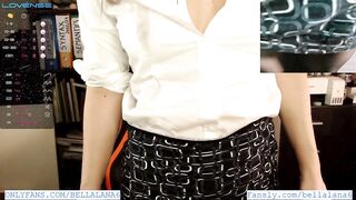 Teacher spilled water on shirt by accident and students can watch her nipp