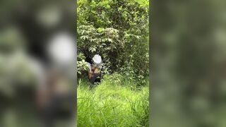 Caminata con follada y mamada al aire libre alguien nos descubre