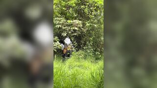 Caminata con follada y mamada al aire libre alguien nos descubre