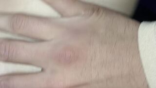 Aprovecho que mi'miga se cambia para follarla