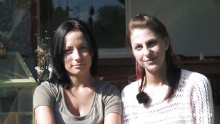 Mia und Sara treiben es im Grunen