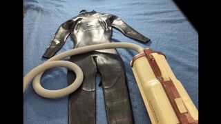 [REQ] Vacuuming Girlfriend's Wetsuit with Electrolux Vacuum Cleaner