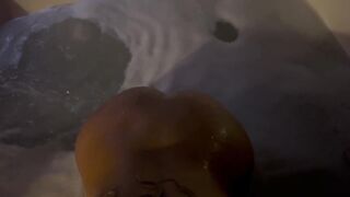 We begin in daybed and that babe ends up putting it in her asshole.