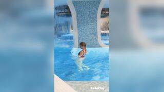 Public squirt in restaurant throne room