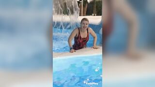 Public squirt in restaurant throne room