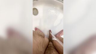 Using The ShowerHead To Cum Handsfree