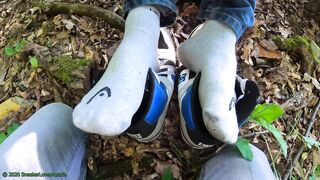 Take off Allies shoes and socks