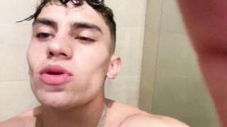 I masturbate in the gym washroom during the time that no one notices