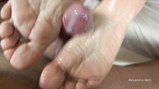 BAREFootjob Deluxe! Cum explosion XXL