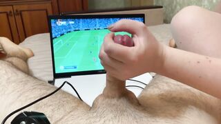 This guy tries to play FIFA whilst this babe plays with his WEENIE!!! (Chap Town vs Liverpool)