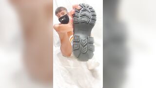 Kitty femboy showing feet and butt