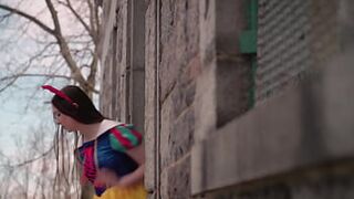 Hazel Moore as Snow White Cums and Squirts on The Heartless Queen Bianca Beauchamp - Snow White Porn Cosplay Parody