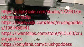 laptop crush in hot boots