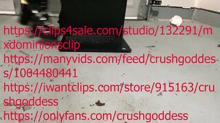 laptop crush in hot boots