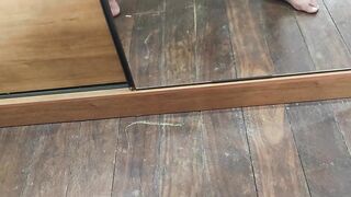 Gozando muito nos meus pés com uma buceta artificial de silicone