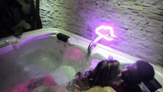 HAWT SEXY TUB INTERRACIAL MAKEOUT - VAPORWAVE AESTHETIC