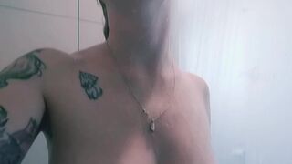 Natural blond shows off armpits in shower