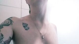 Natural blond shows off armpits in shower