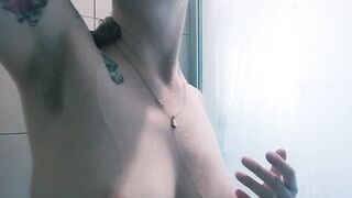 Natural blond shows off armpits in shower