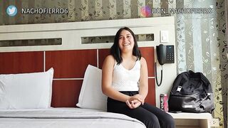 Estudiante de eighteen años viene a su primer casting porno, sus padres no lo saben.