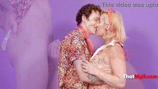 The Scene Filmed Infront Of Live Audience Sitcom Style