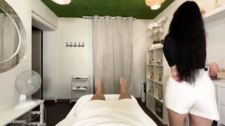 Masseuse with large breasts did a cheerful ending massage and drank cum