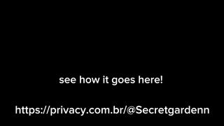 Tive que dividir a cama com minha meia-irmã e não consegui resistir: acabei gozando dentro dela