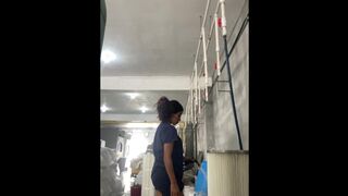 Compañera lets herself be screwed in the Bodeguita